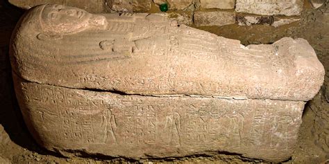 Le Sarcophage de San Pedro de la Mata : Une Ode aux Forces Spirituelles et à la Sophistication Artistique!