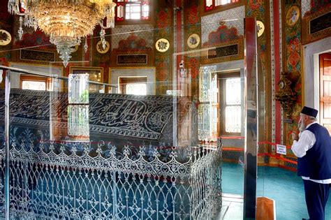 Le Tombeau de Mehmed II : Une Symbolique Impériale Encapsulée dans des Mosaïques Brillantes et des Marbres Luxueux !